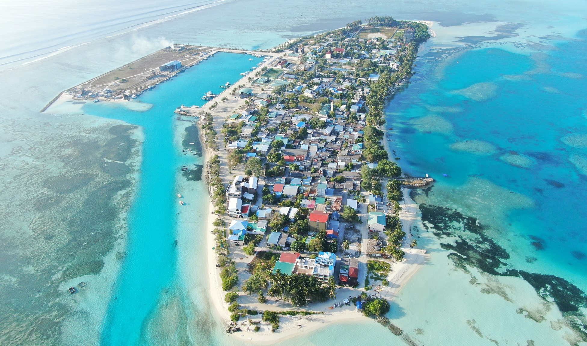 Dhiffushi from the air