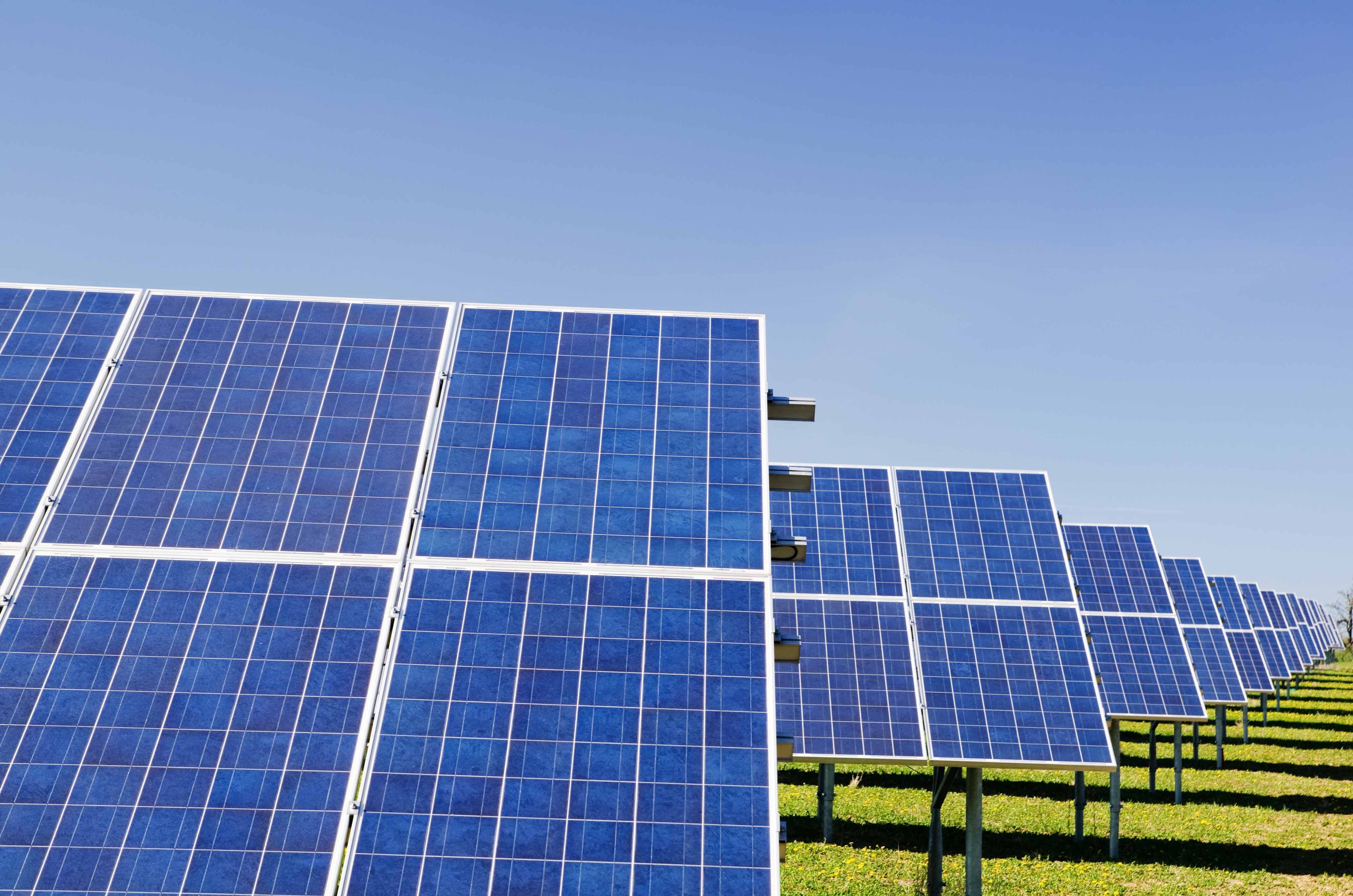zbynek-burival-V4ZYJZJ3W4M-unsplash Solar power plant