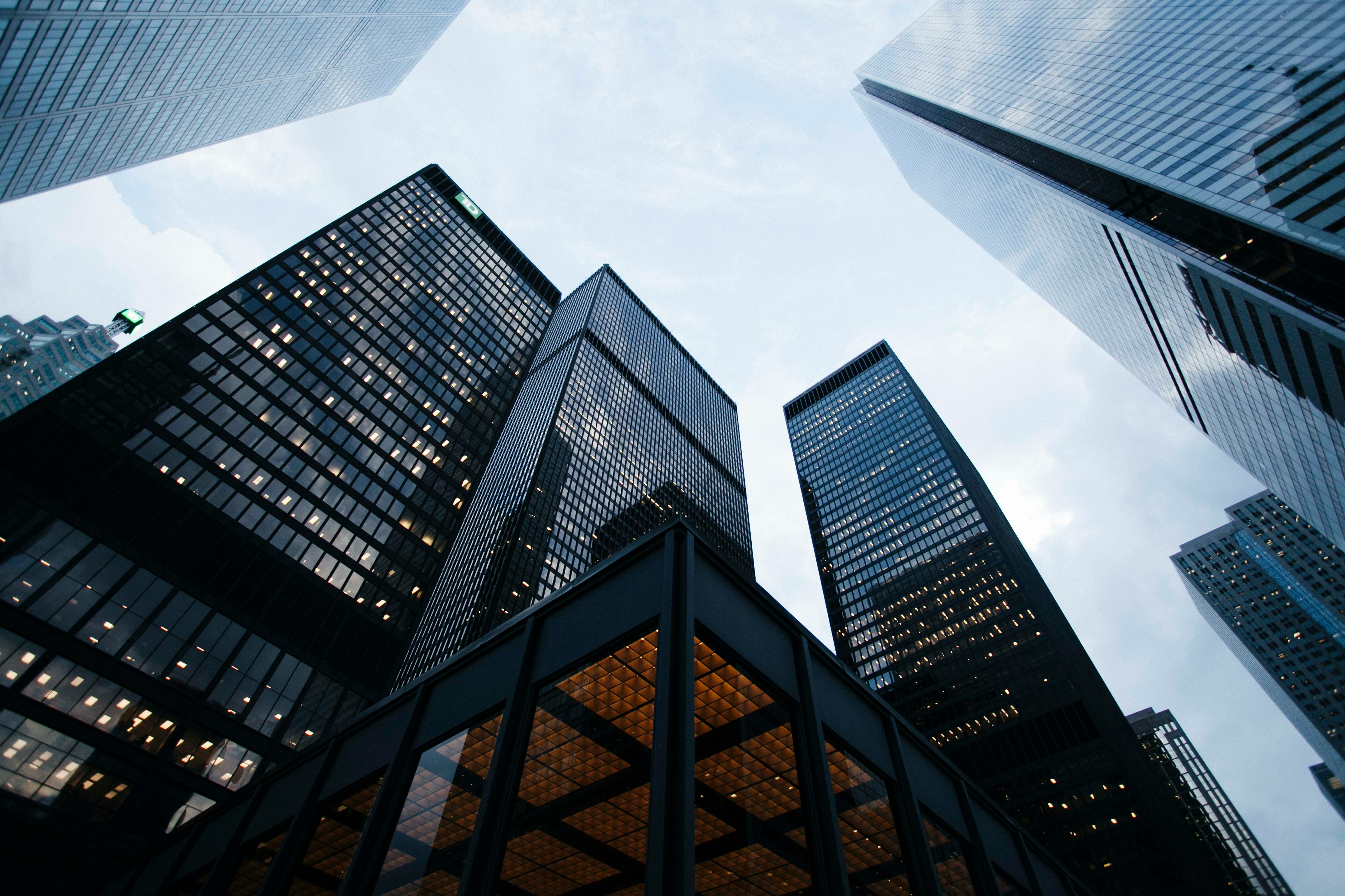 Hayato sean-pollock-PhYq704ffdA-unsplash Skyscrapers horizon