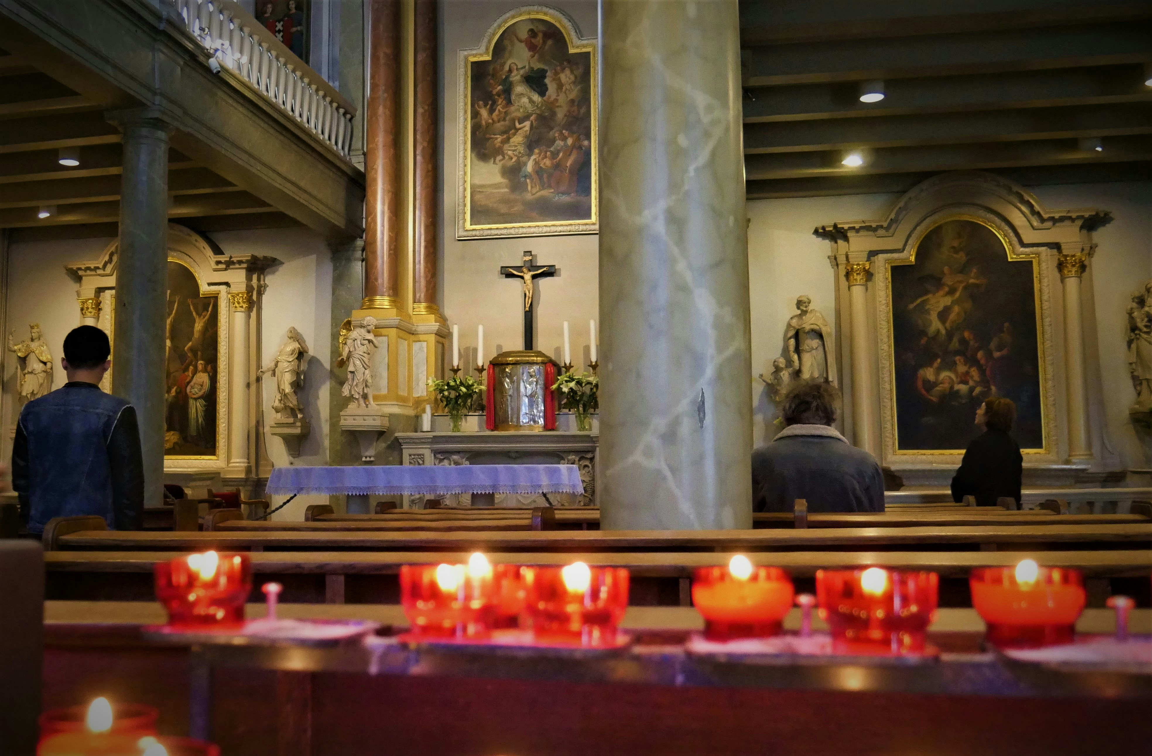 Leah neto-torres-AypQrLetMqE-unsplash Candles in a Catholic church