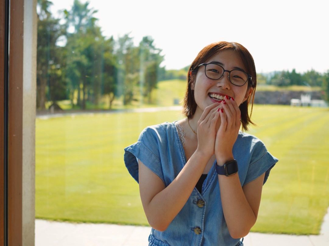 Akiko feature inage Akiko pictures infront of scenery