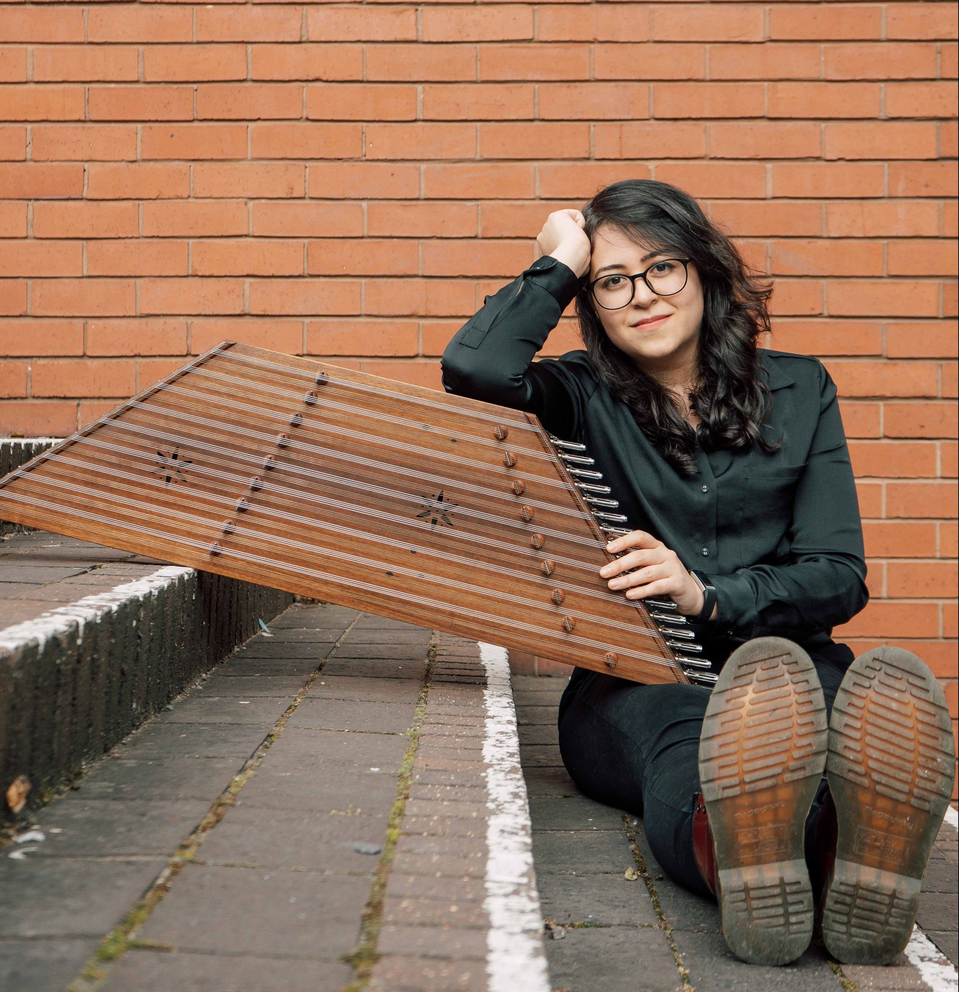 Atefah sat posing with Iranian Instrument, the santoor