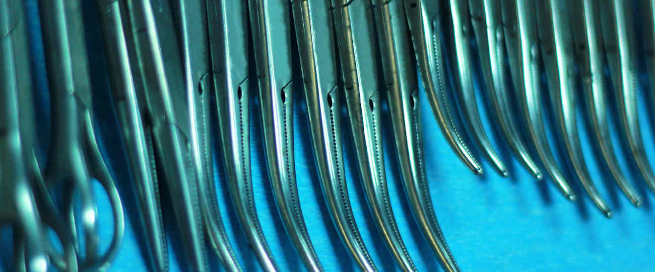 blog_transplant_surgery_1320x550 A close-up photo of some surgical tools.